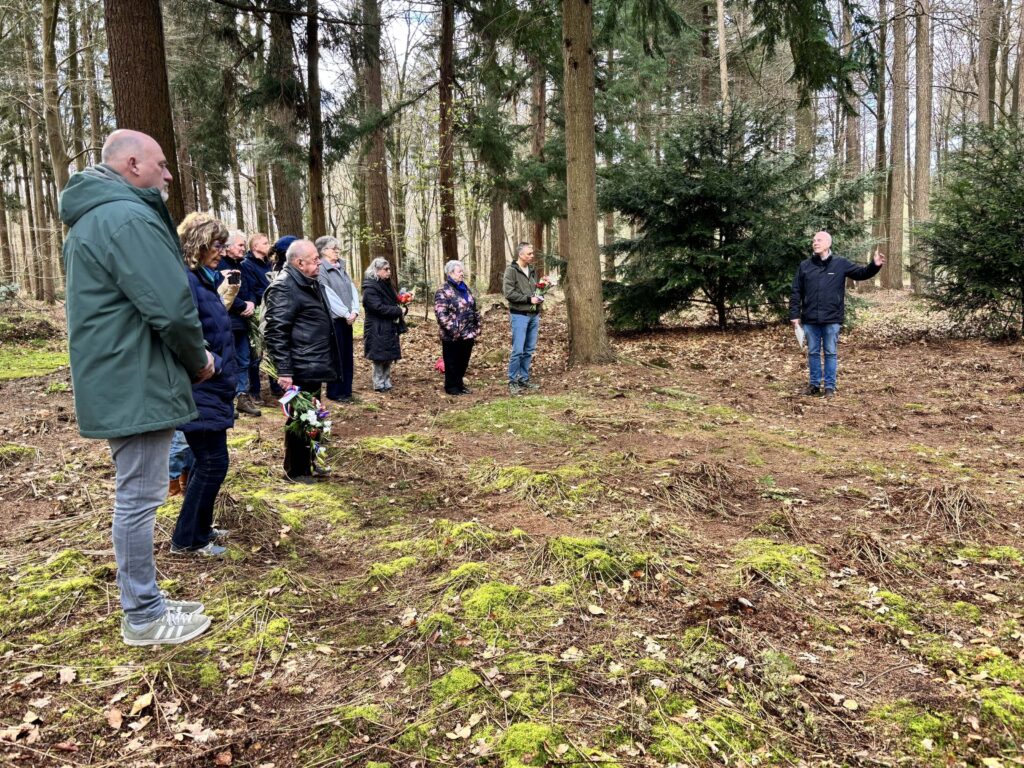 Herdenking Franse parachutist op Landgoed Heidehof