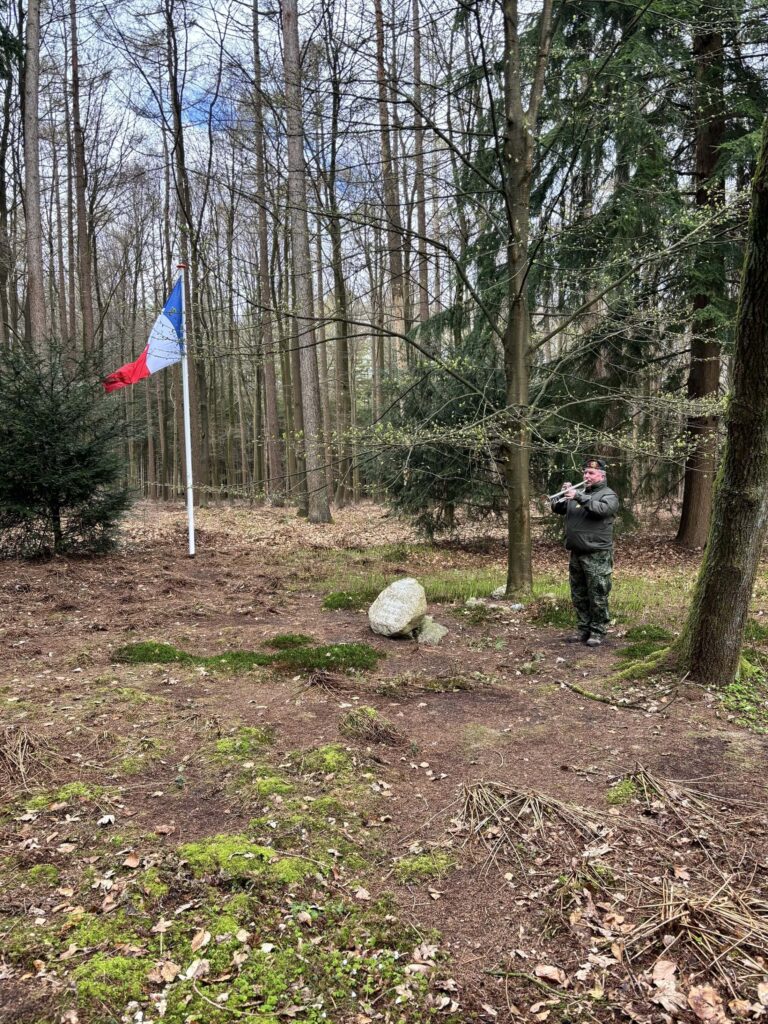 Herdenking Franse parachutist op Landgoed Heidehof